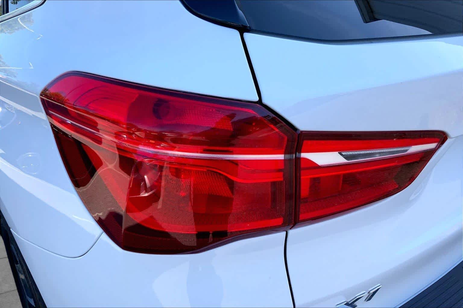Used 2019 Alpine White BMW xDrive28i image 27
