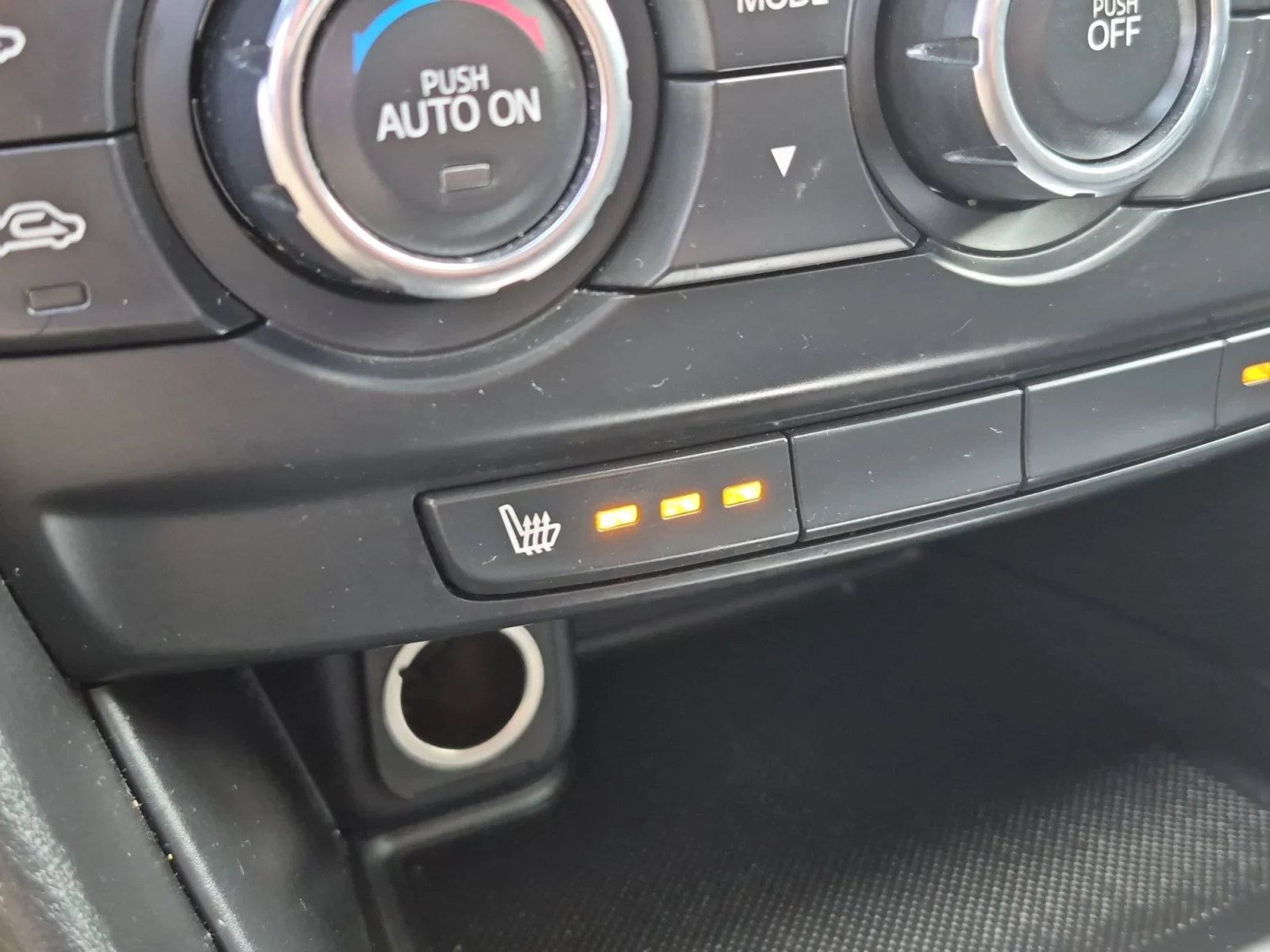 Used 2014 Red Mazda i Grand Touring image 25