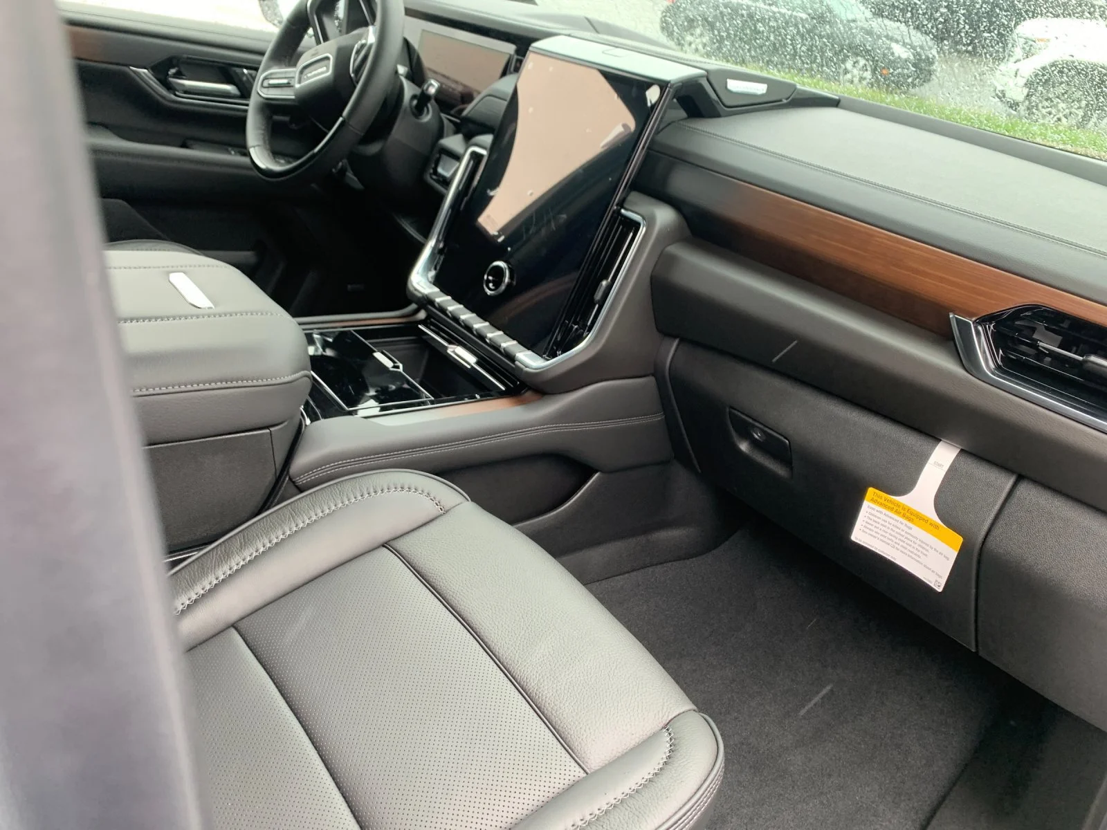 2026 GMC Yukon Denali - Photo 18