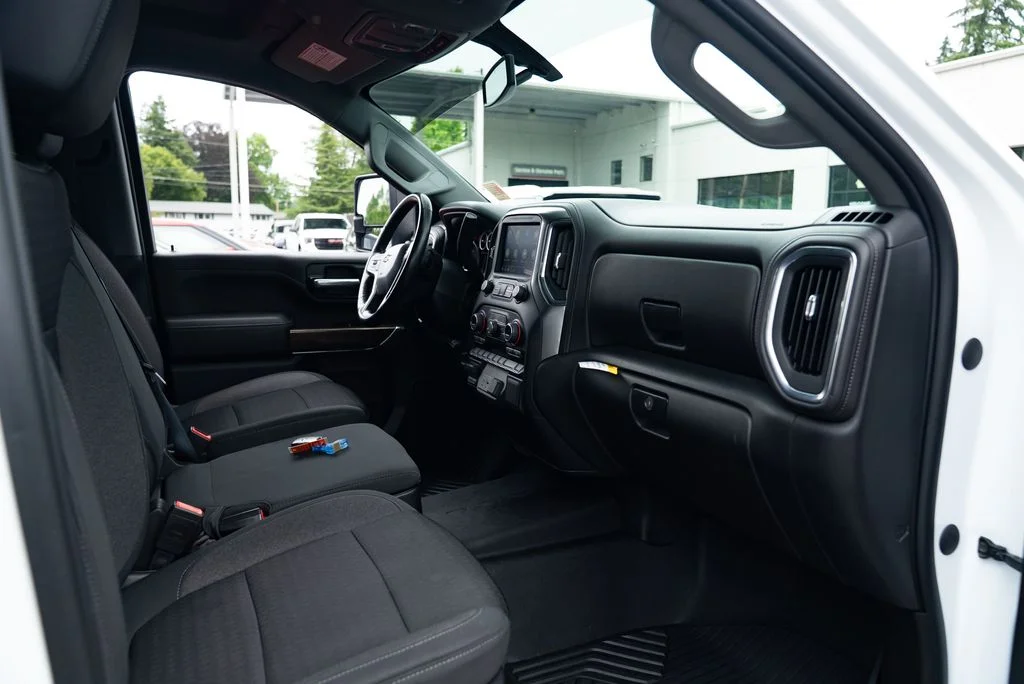 Used 2021 White Chevrolet LT image 25