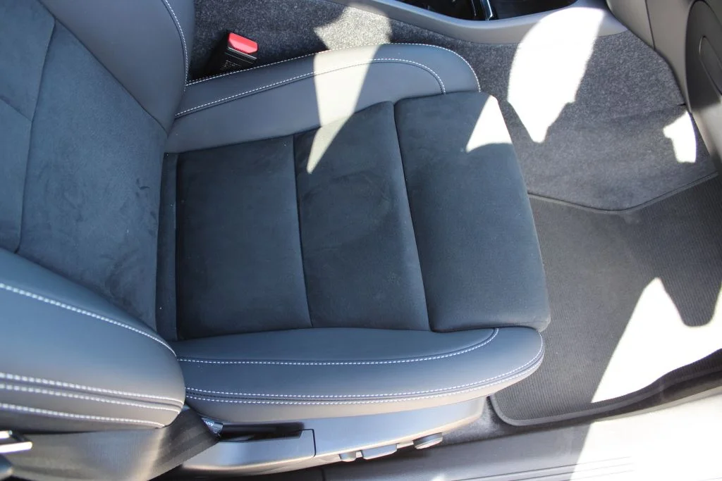 Used 2022 White Volvo Ultimate image 12