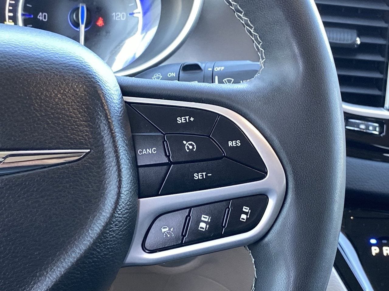 Used 2022 Bright White Chrysler Touring L image 25
