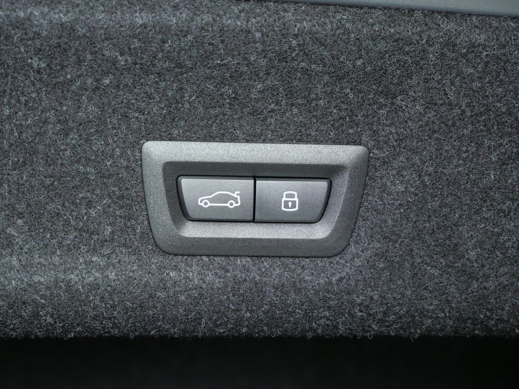 New 2026 Skyscraper Grey Metallic BMW 330i xDrive image 28