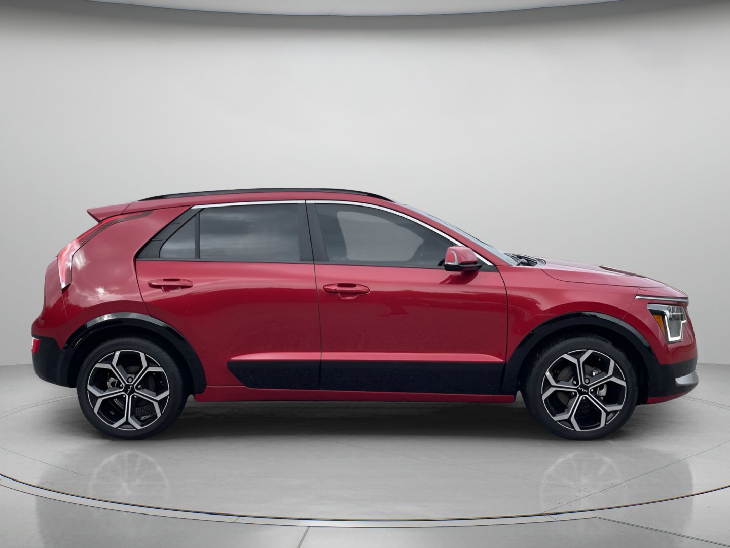 Used 2025 Runway Red Kia EX Touring image 5