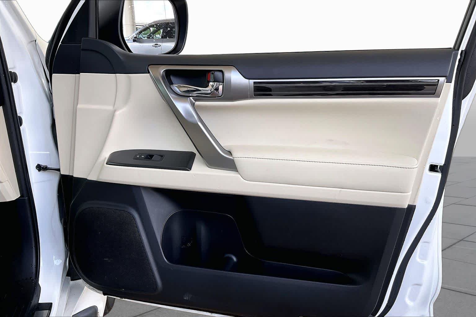 Used 2023 Eminent White Pearl Lexus Luxury image 20