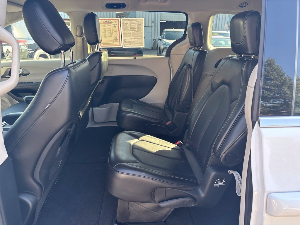 Used 2024 White Chrysler Touring L image 15