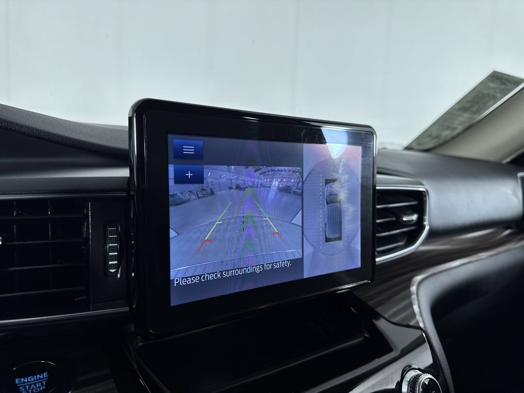 Used 2023 White Ford Limited image 18