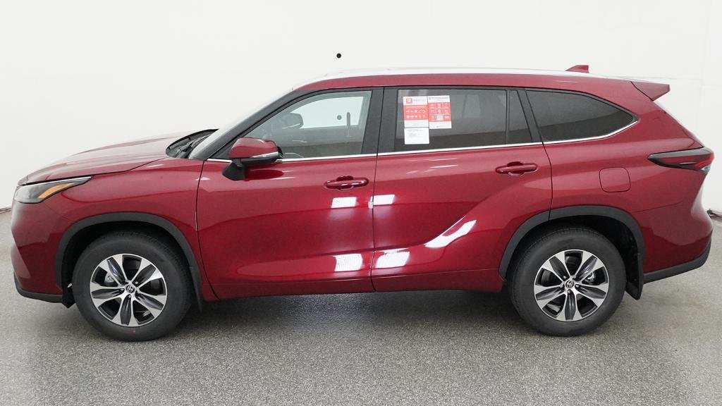 New 2026 Ruby Flare Pearl Toyota XLE image 3