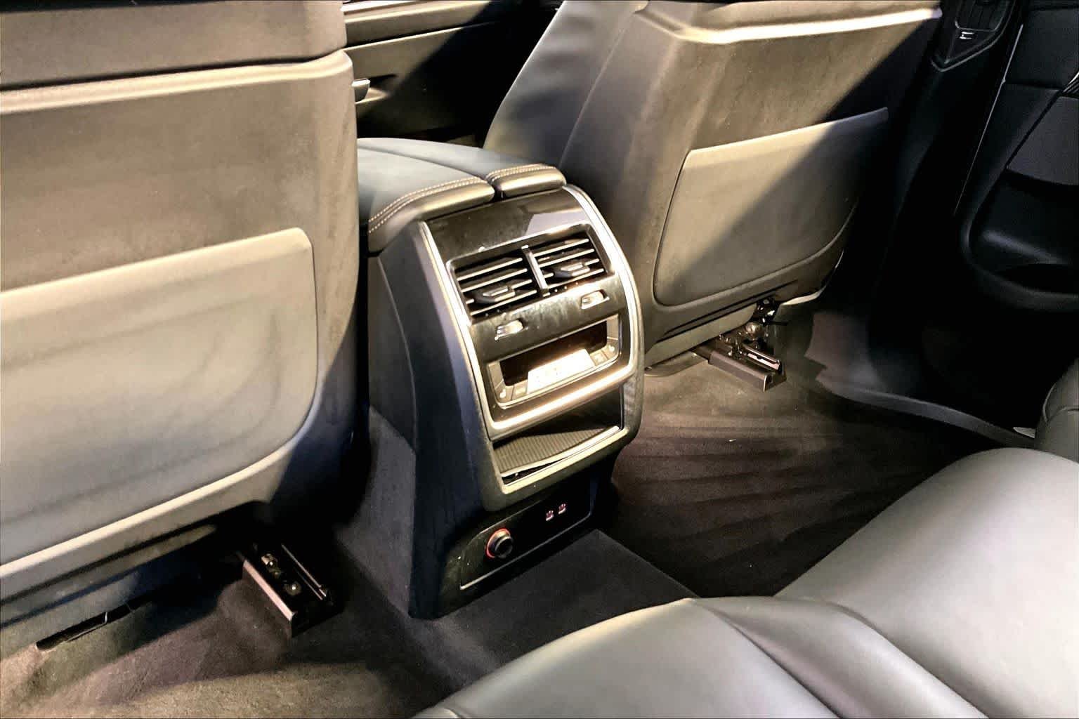 Used 2023 Brooklyn Grey Metallic BMW M60i image 35
