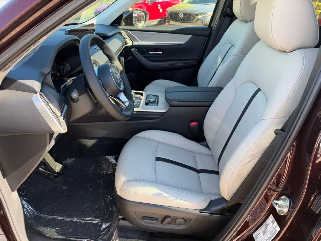 New 2026 Artisan Red Premium Mazda 3.3 Turbo Premium image 9