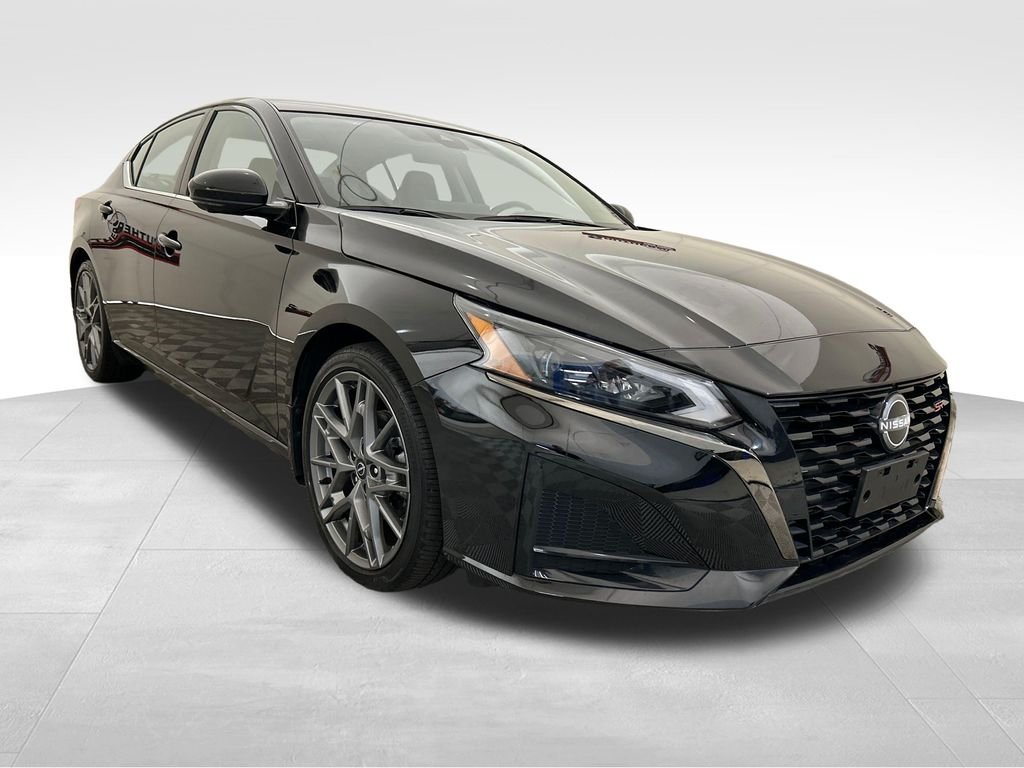 Used 2023 Black Nissan 2.0 SR image 8