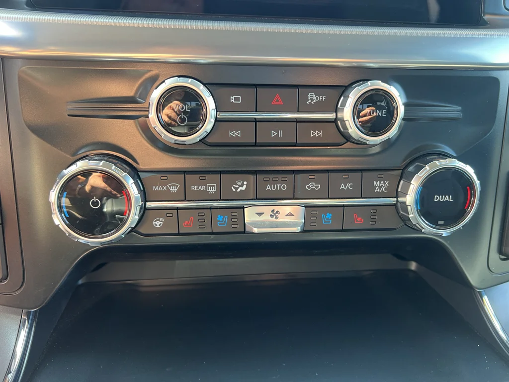 Used 2025 Carbonized Gray Metallic Ford LARIAT image 18