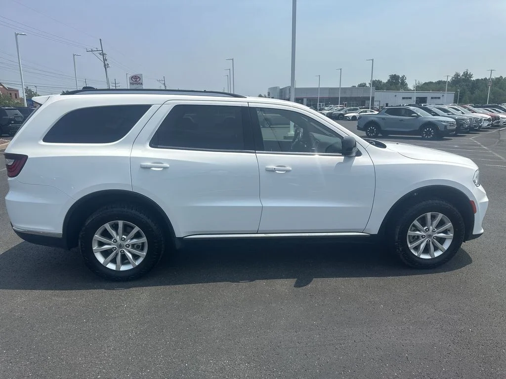 Used 2023 White Dodge SXT image 9