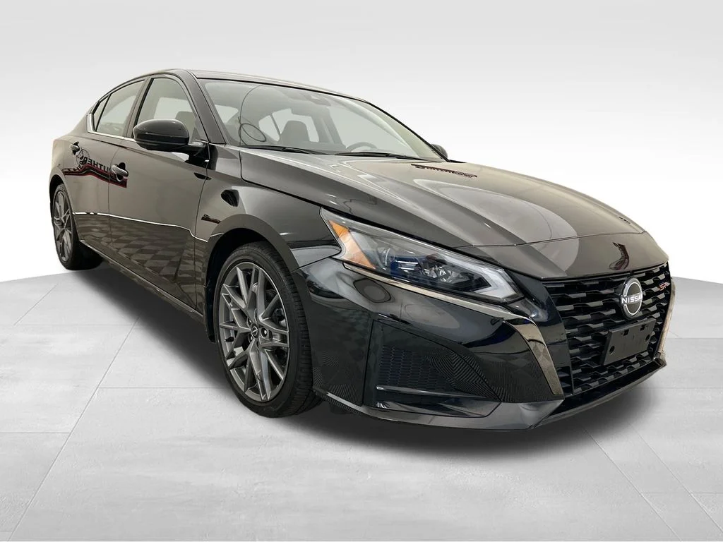 Used 2023 Black Nissan 2.0 SR image 8