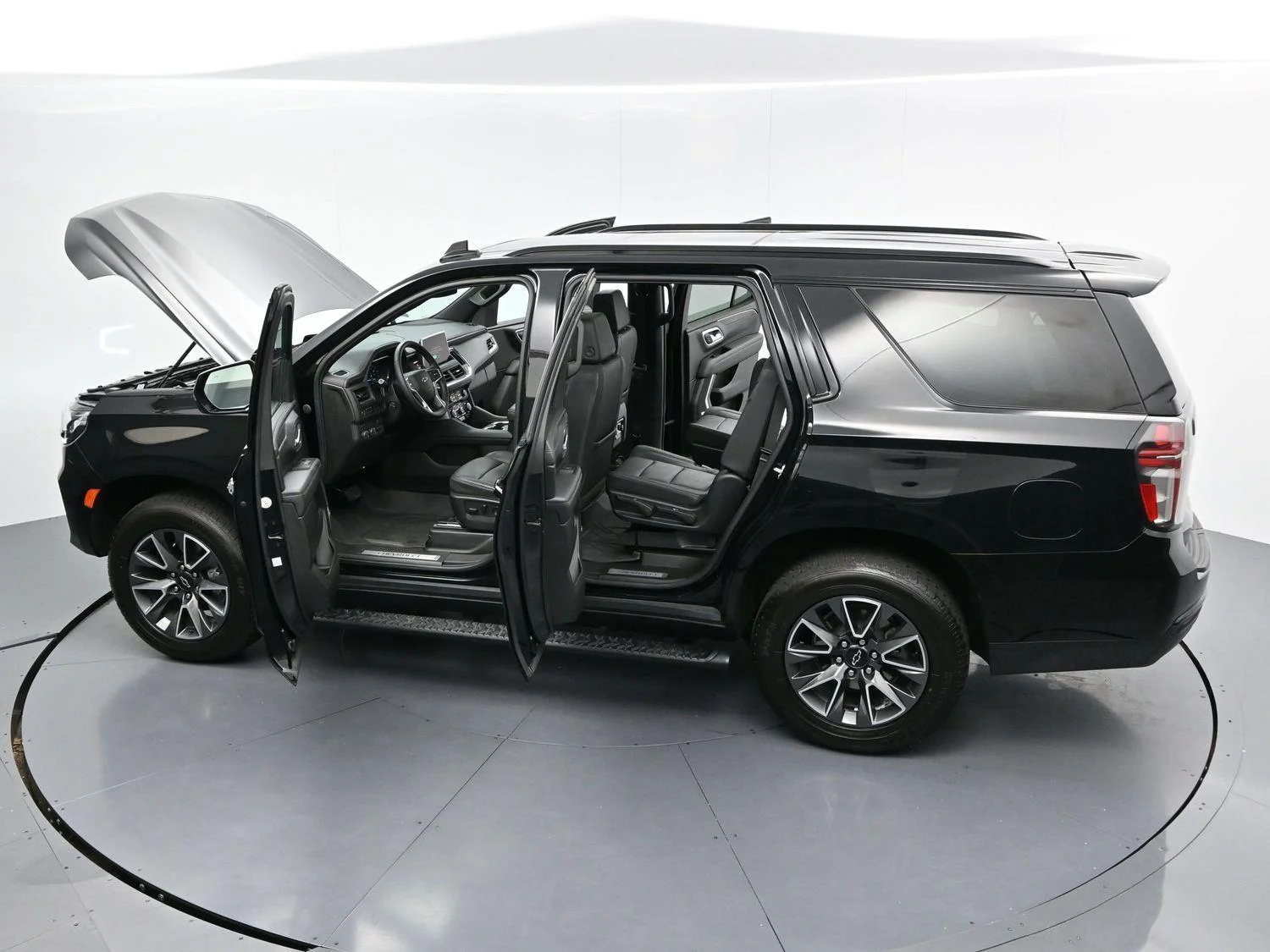 Used 2023 Black Chevrolet Z71 image 40
