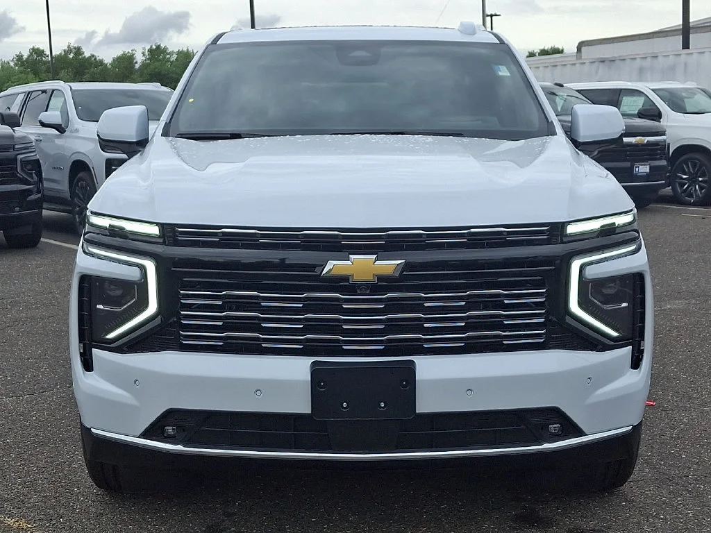 New 2026 Polar White Tricoat Chevrolet High Country image 2