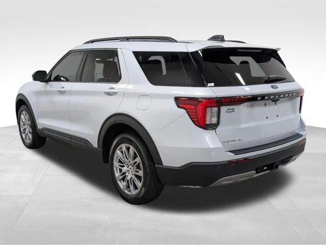 New 2026 Space White Metallic Ford Active image 50