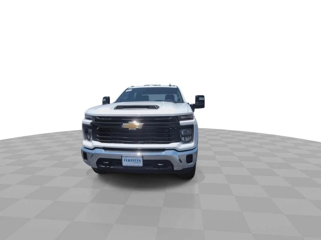 New 2026 Summit White Chevrolet WT image 3
