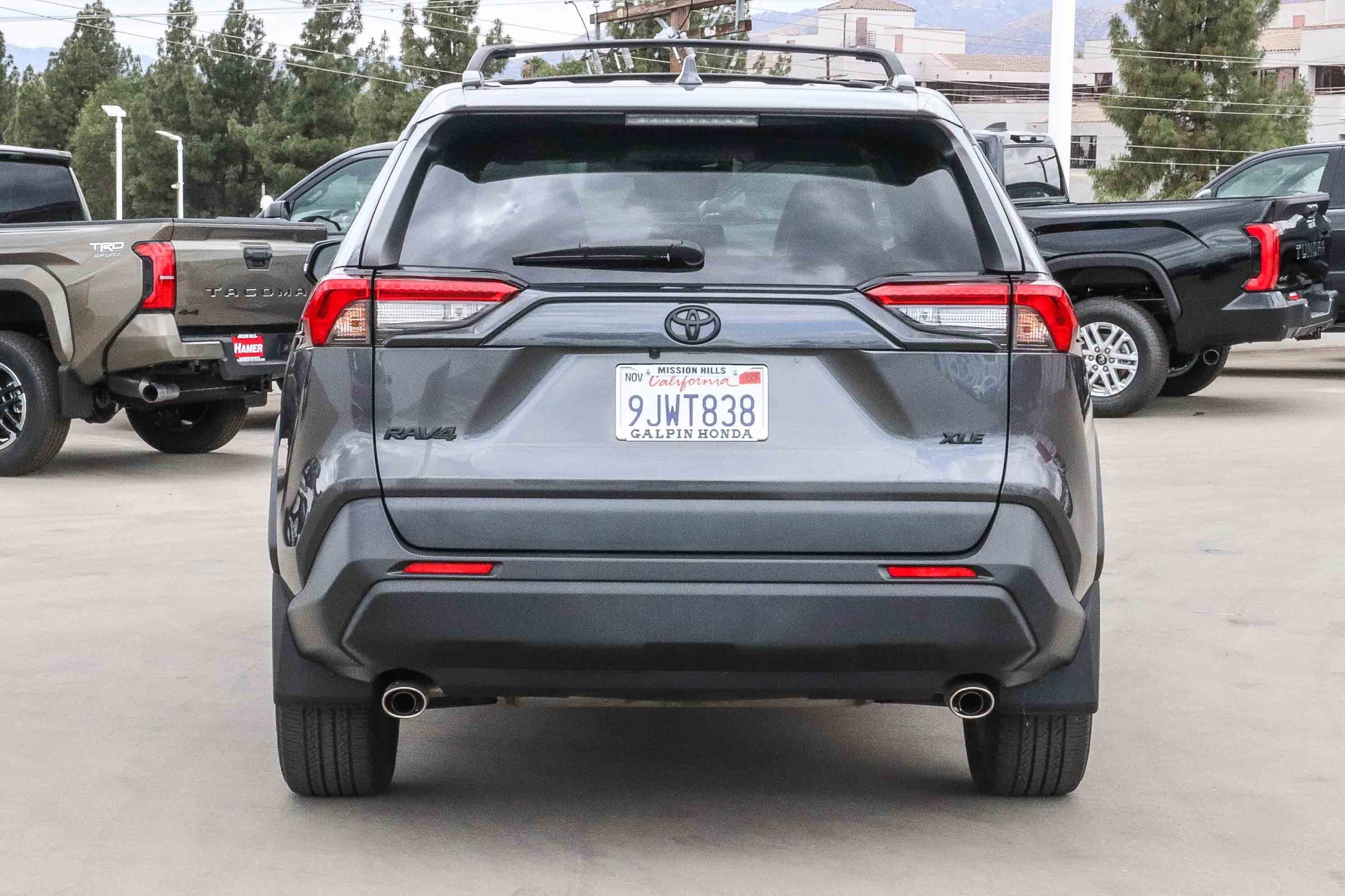 Used 2024 Magnetic Gray Metallic Toyota XLE Premium image 5