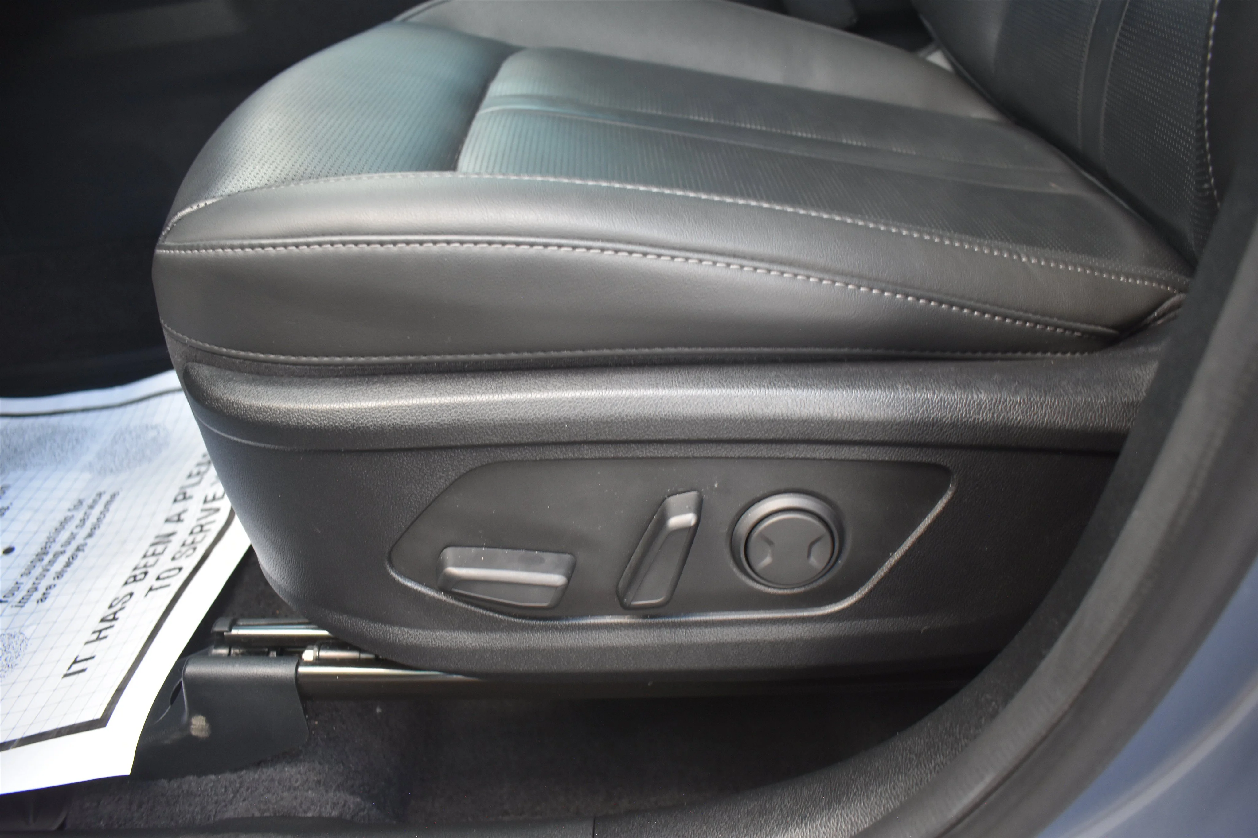 Used 2025 Everlasting Silver Kia S image 12