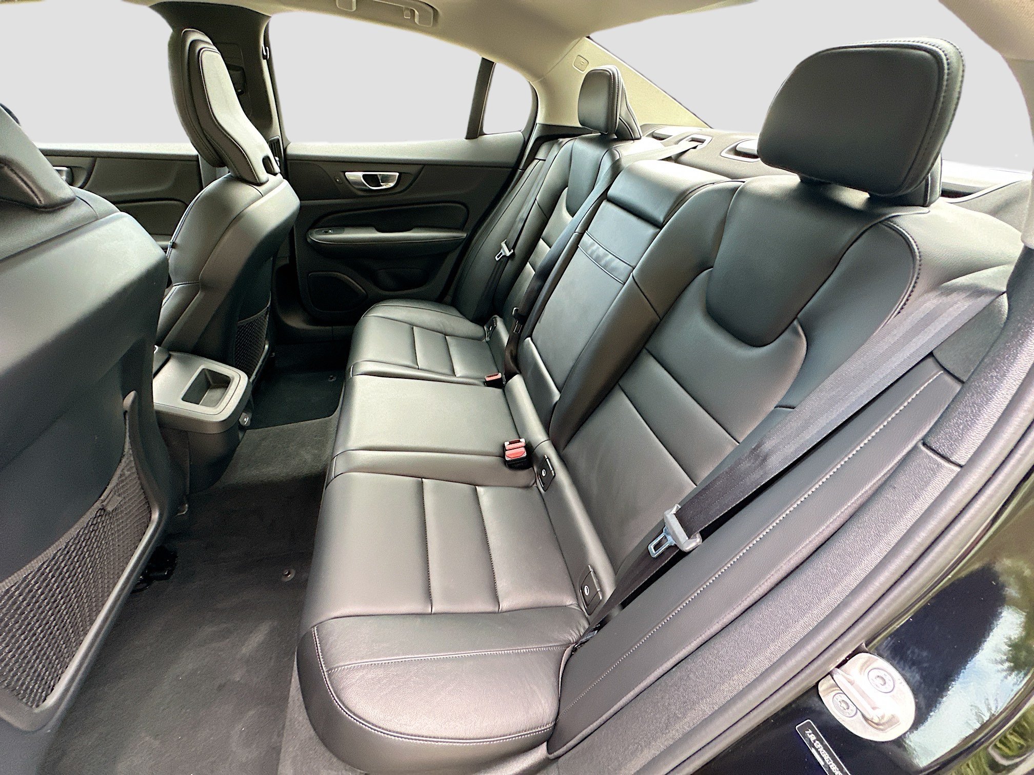 Used 2024 Onyx Black Metallic Volvo Core Dark Theme image 20