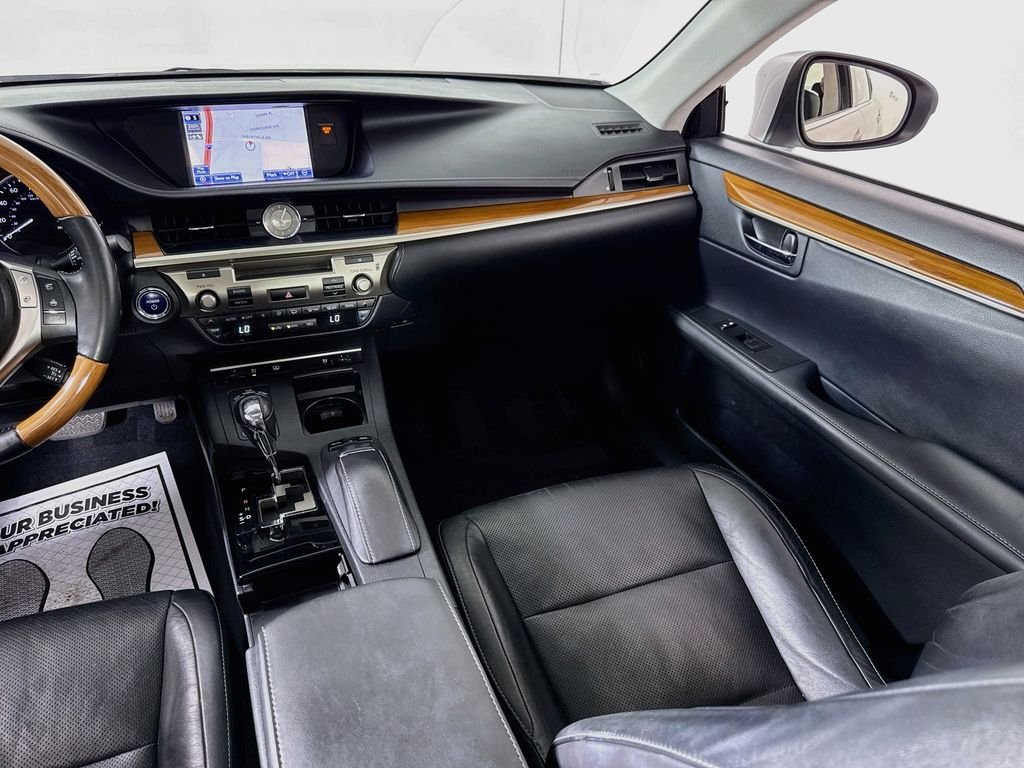 Used 2013 Silver Lining Metallic Lexus Hybrid image 24