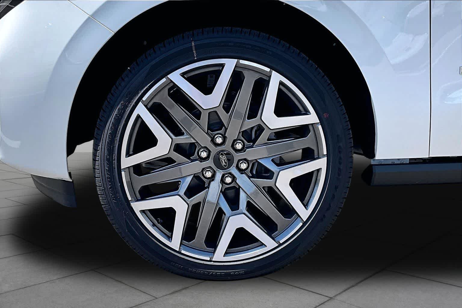 New 2026 Star White Metallic Tri-Coat Ford MAX Platinum® image 12