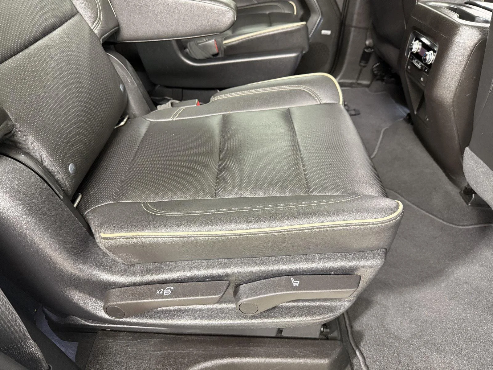 Used 2021 White GMC SLT image 37