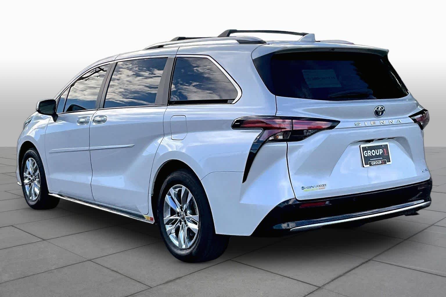 Used 2025 Wind Chill Pearl Toyota Limited image 11