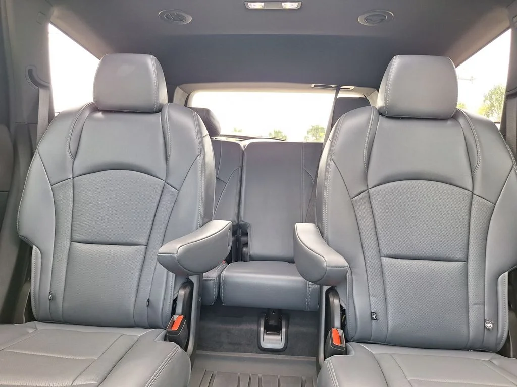 Used 2023 Black Buick Essence image 28
