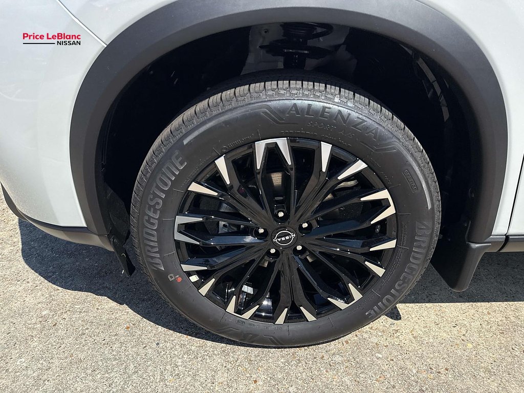 New 2026 Everest White Pearl TriCoat Nissan Dark Armor™ image 4