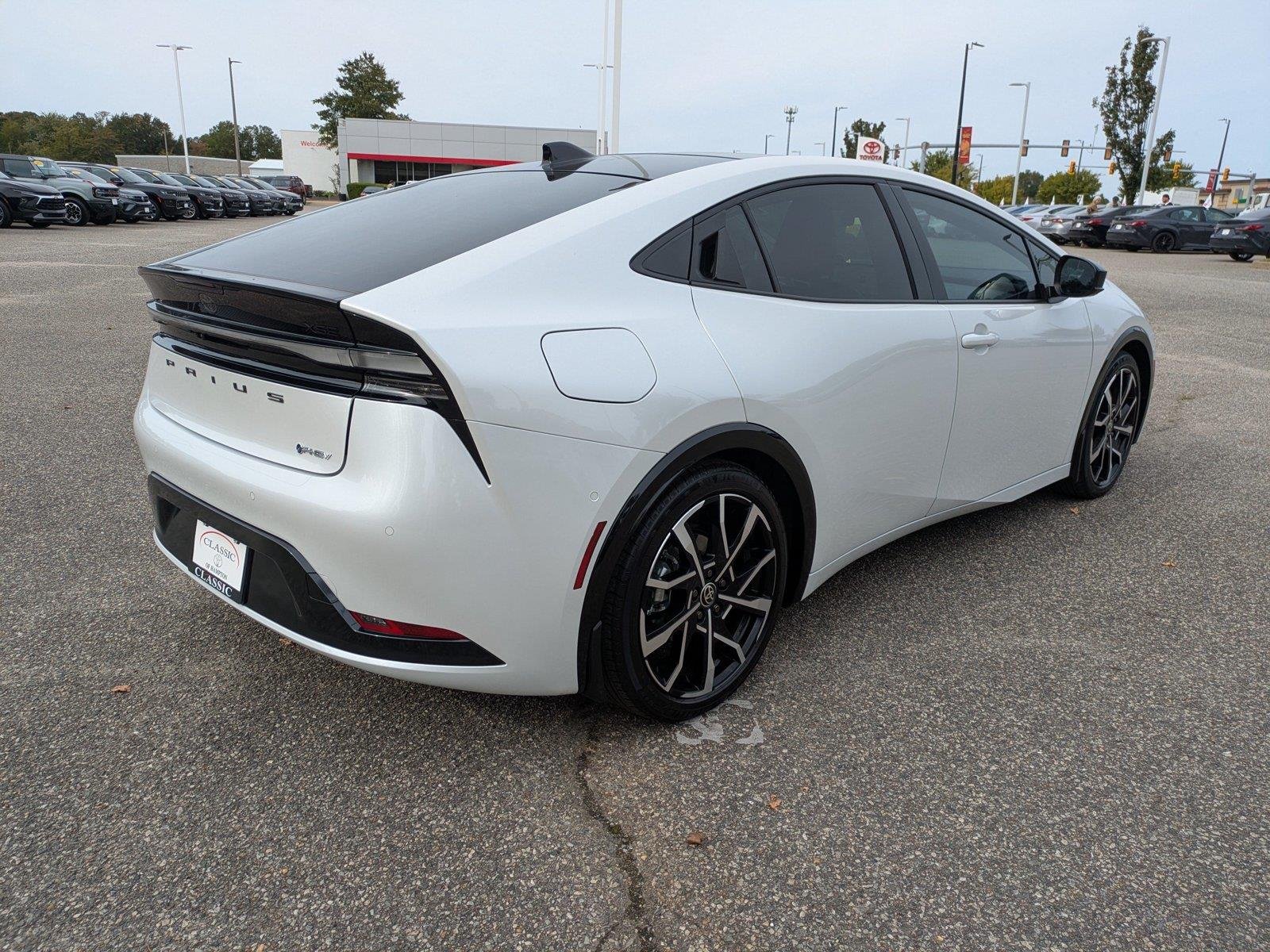 Used 2026 Wind Chill Pearl Toyota XSE Premium image 4