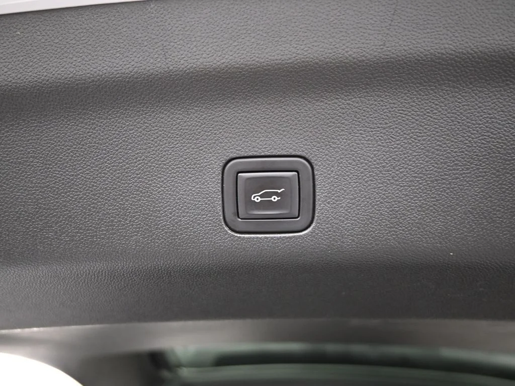 Used 2023 White Chevrolet Z71 image 50