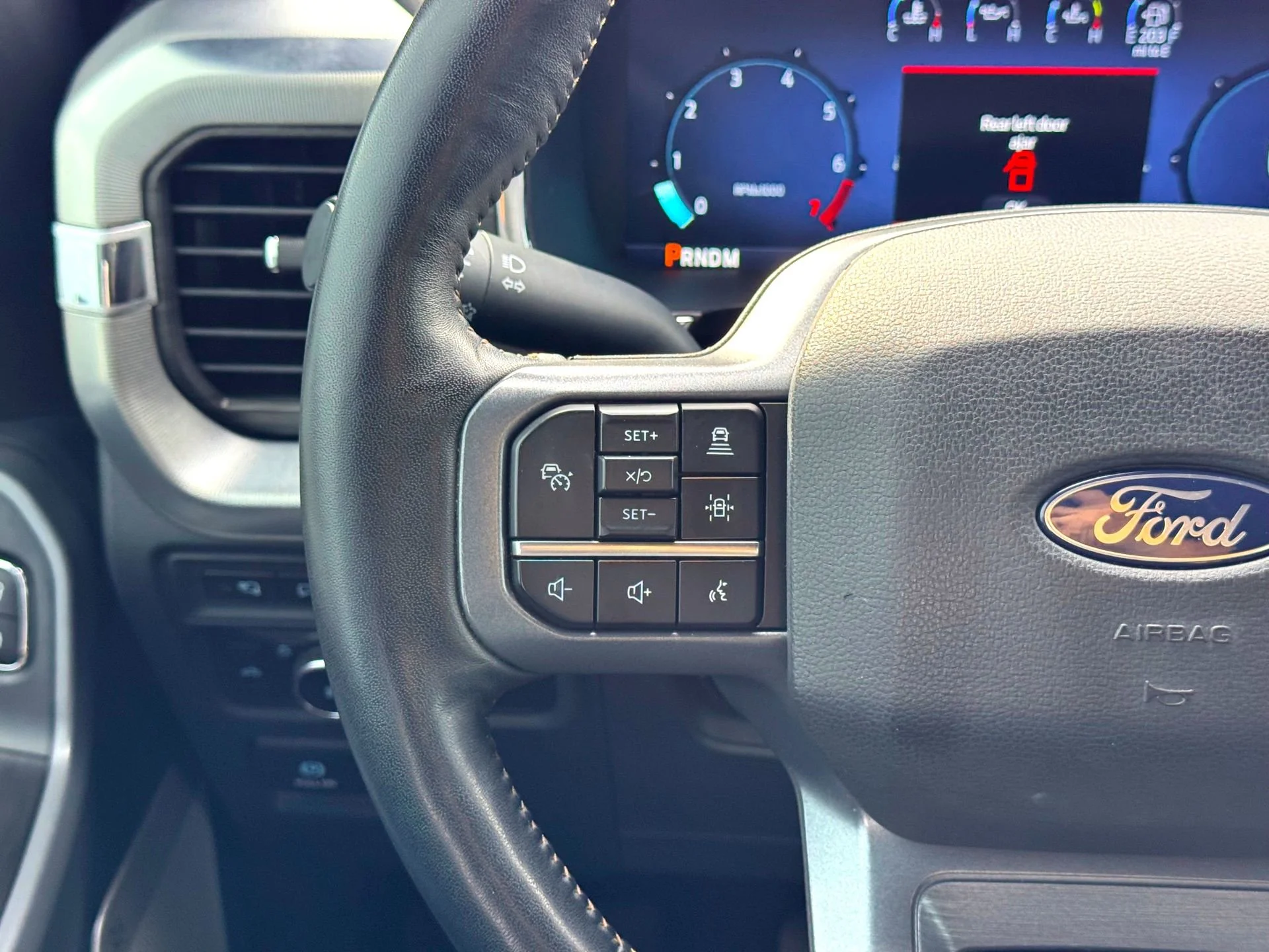 Used 2024  Ford Lariat image 20