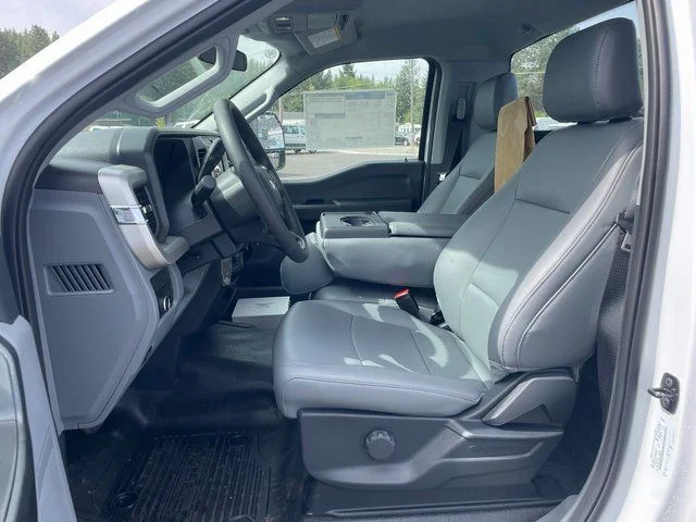 New 2025 Oxford White Ford XL image 2