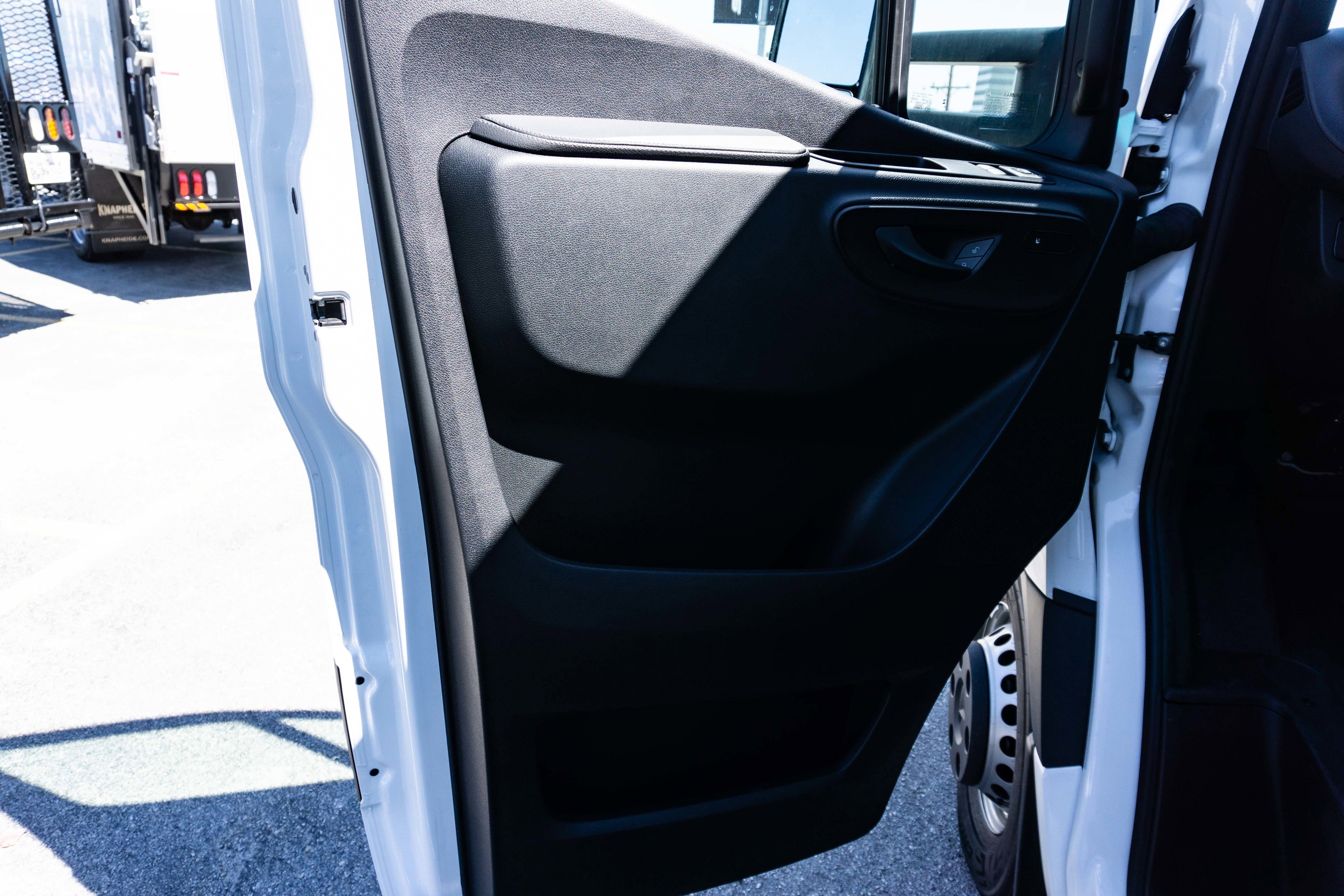 New 2024 Arctic White Mercedes-Benz Standard Roof image 6