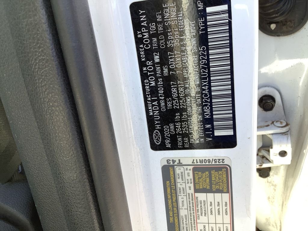 Used 2020 White Hyundai SE image 20