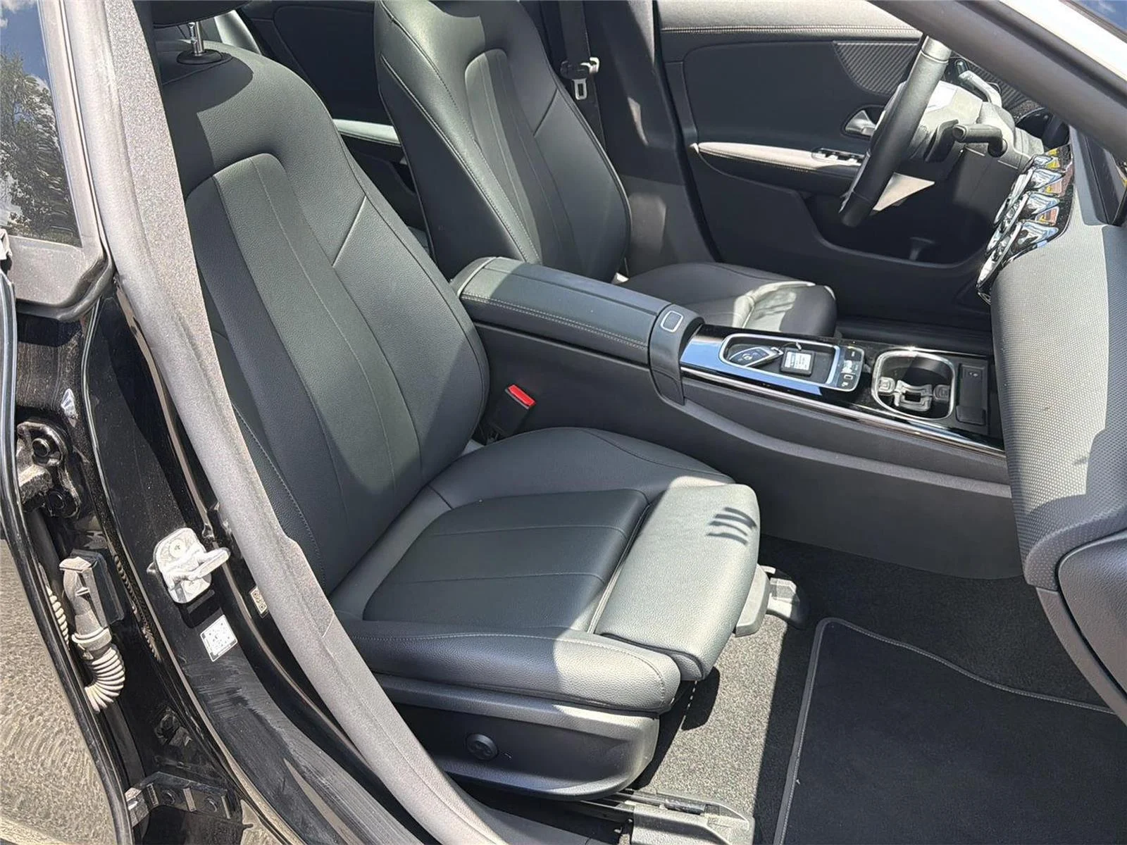 2025 Mercedes-Benz CLA CLA 250 - Photo 27