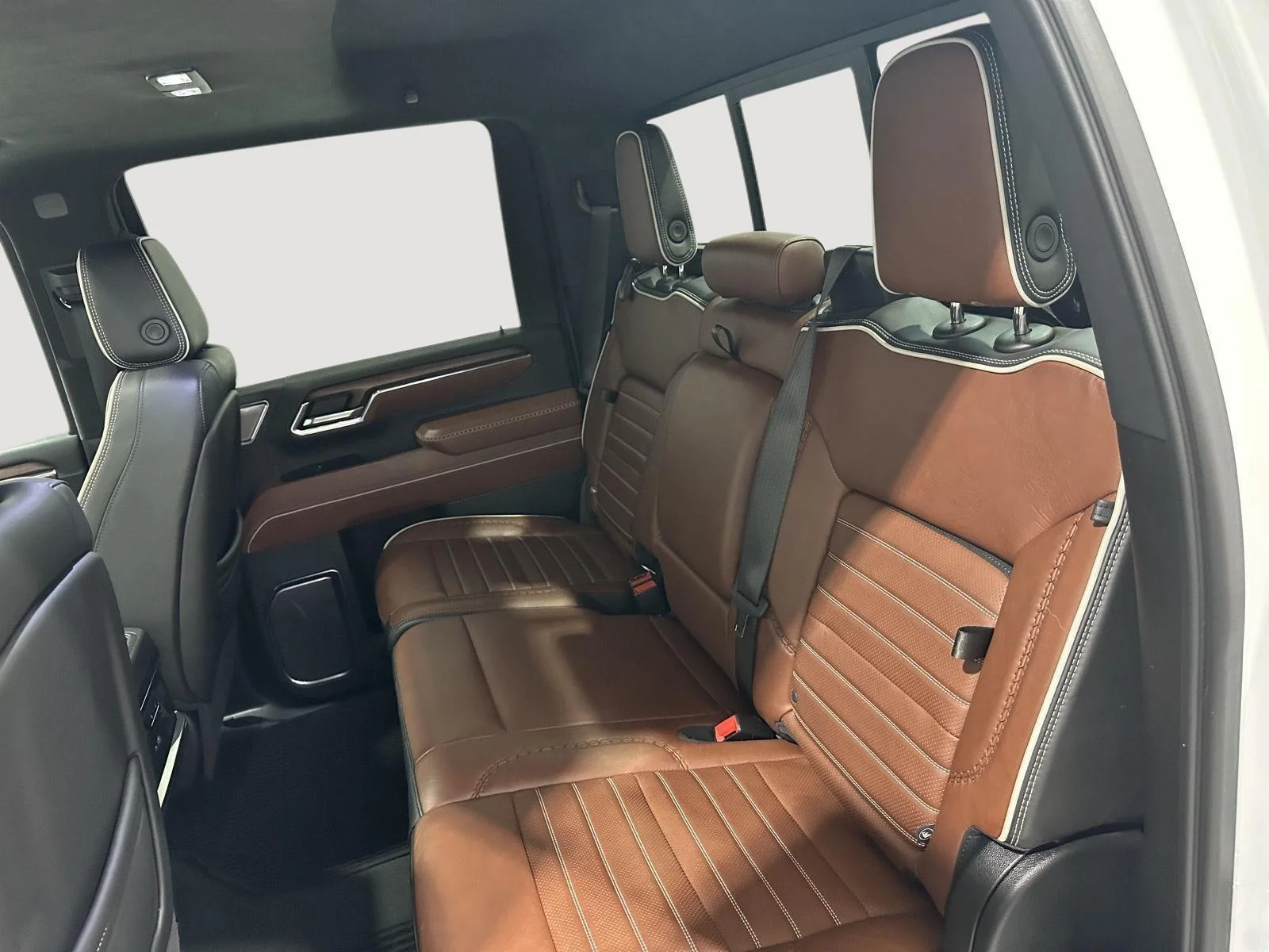 Used 2024 Summit White GMC Denali Ultimate image 25