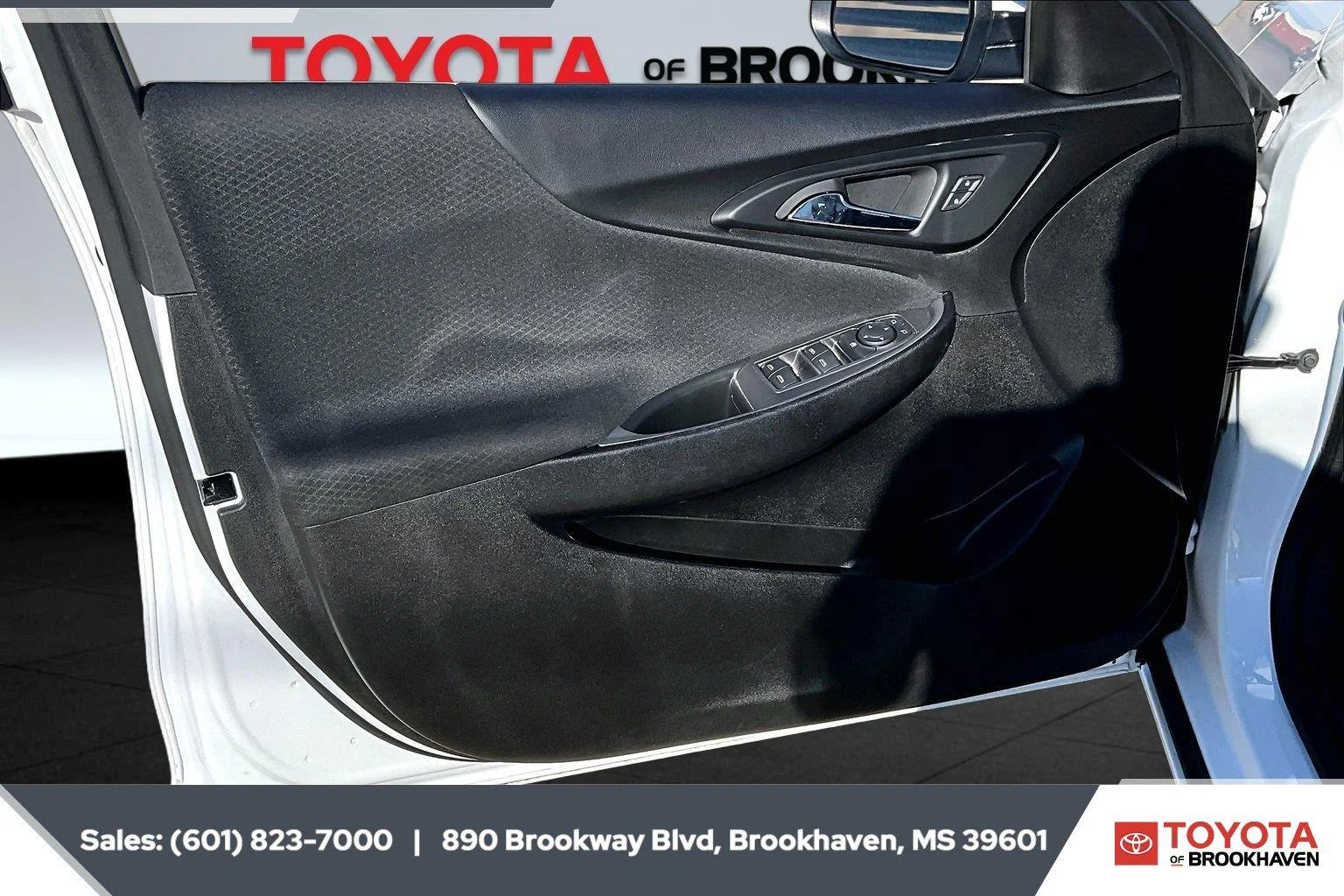 Used 2024 Summit White Chevrolet LT image 17