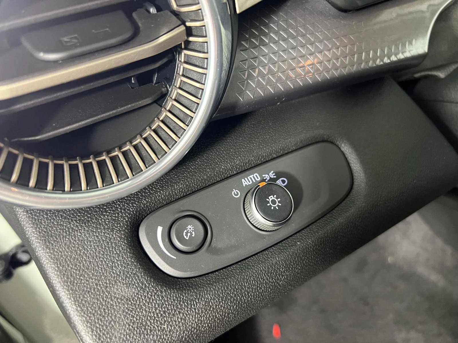 Used 2025 Cacti Green Chevrolet ACTIV image 18