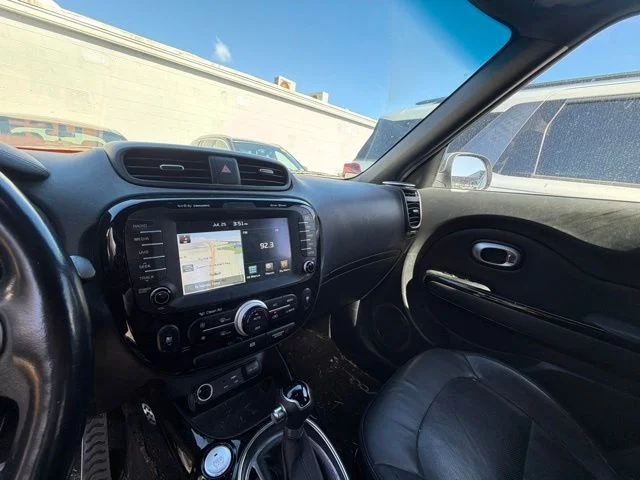 Used 2015 Silver Kia Exclaim image 16