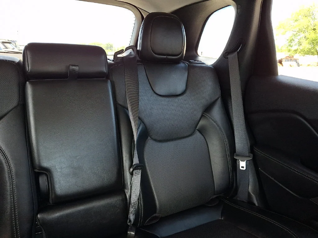 Used 2022 Granite Crystal Metallic Clearcoat Jeep Latitude Lux image 21