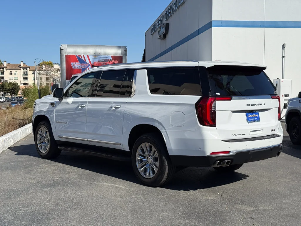Used 2025 Summit White GMC Denali image 8