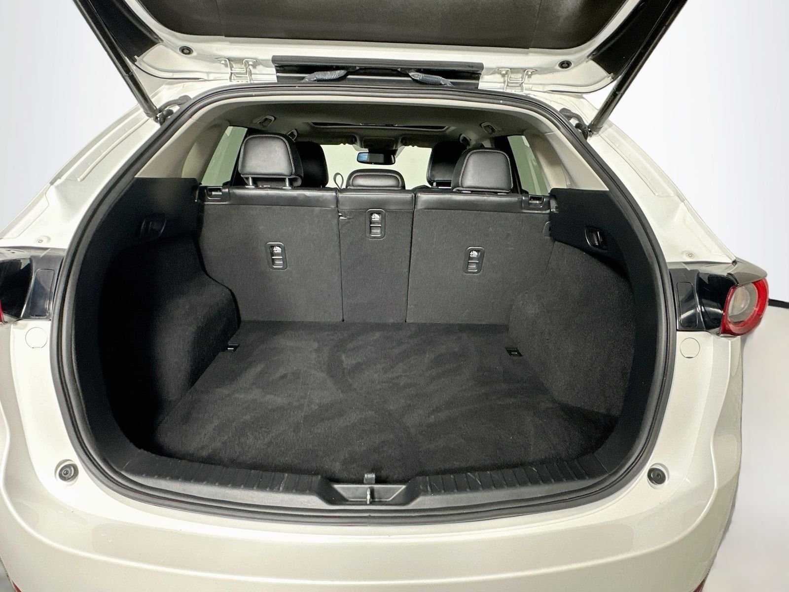 Used 2018 Snowflake White Pearl Mica Mazda Grand Touring One Owner LOW Miles Heated Seats image 28