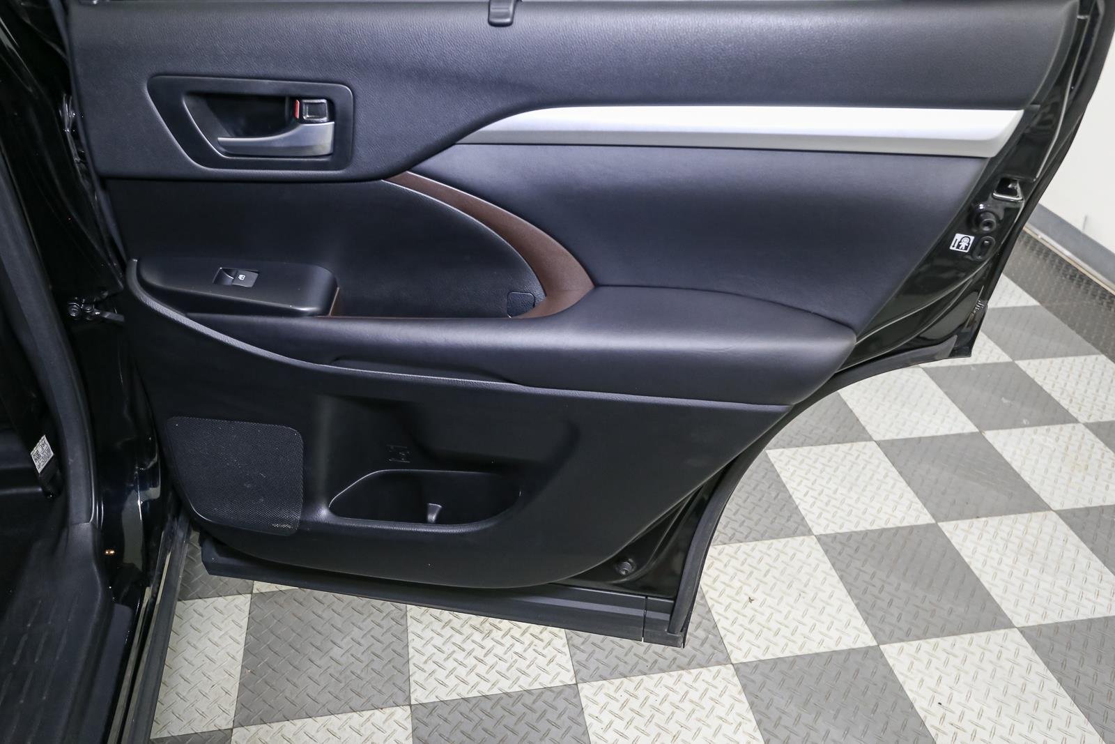 Used 2017 Midnight Black Metallic TOYOTA  image 23