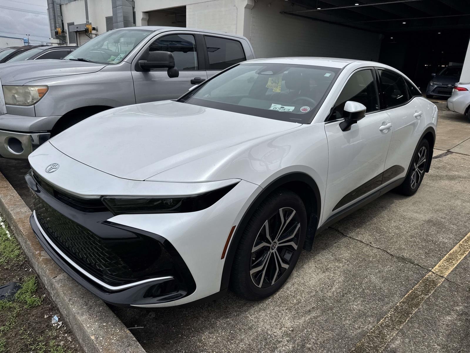 Used 2023 Oxygen White Toyota XLE image 11