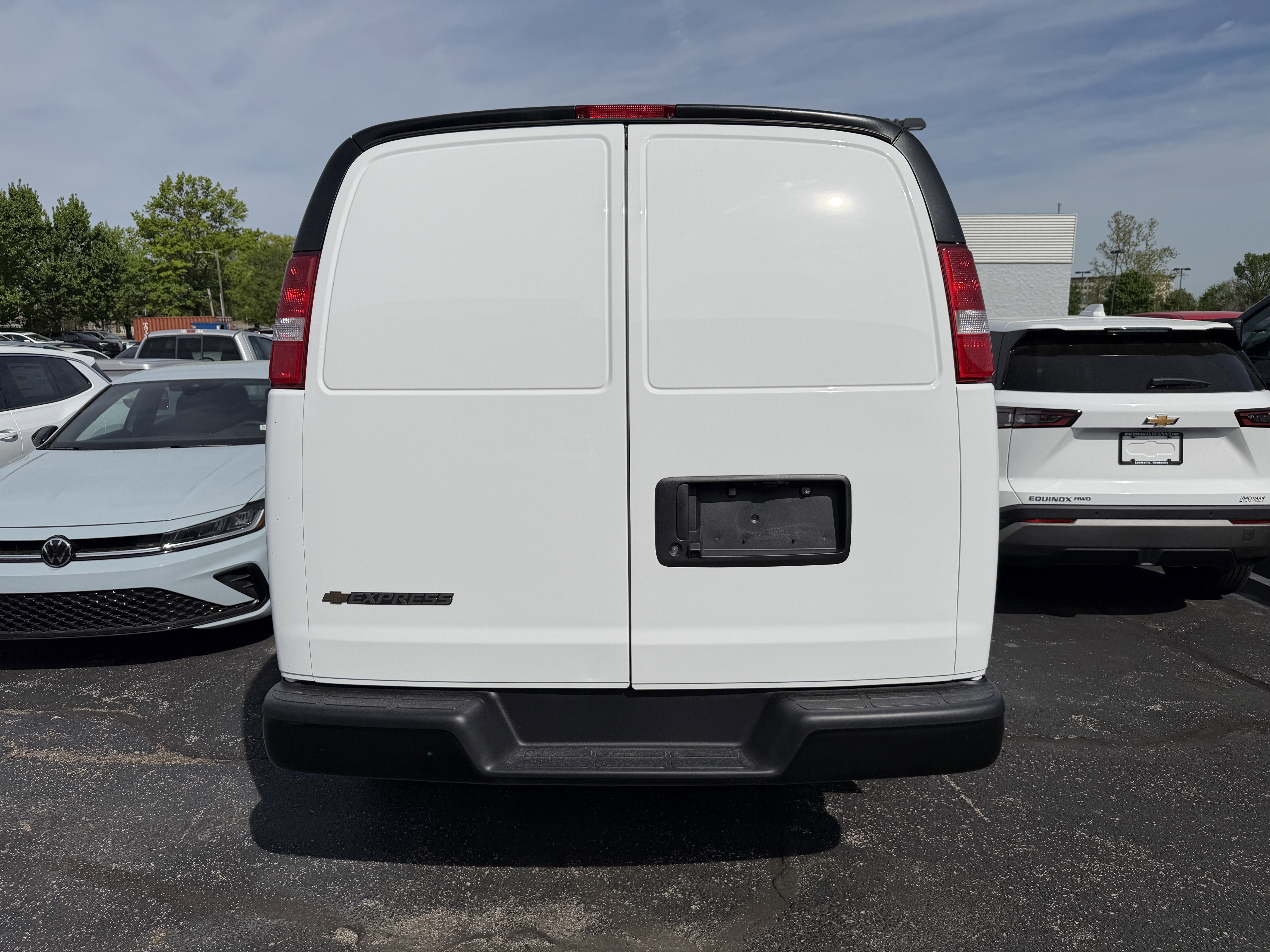 New 2026 Summit White Chevrolet 1WT image 6