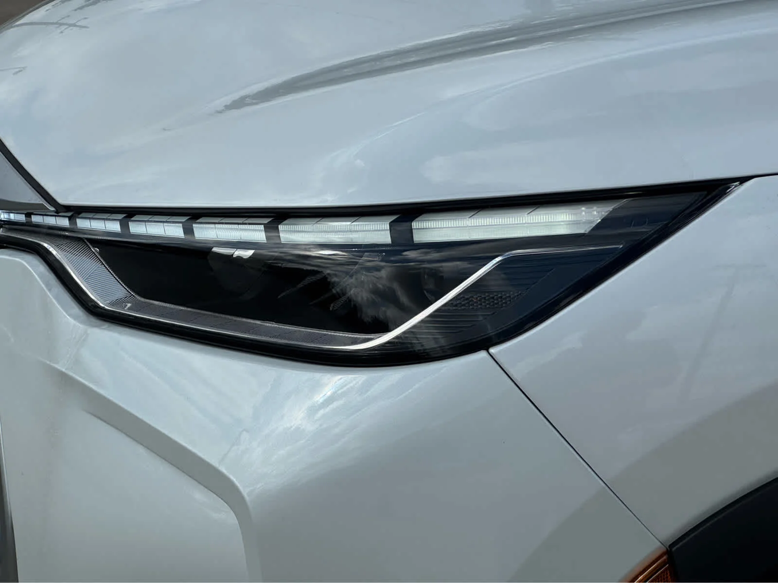 New 2027 RADIANT WHITE INFINITI Luxe FWD image 5