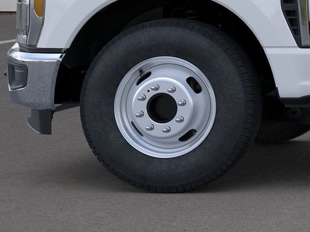 New 2025 Oxford White Ford F-350® XL image 19